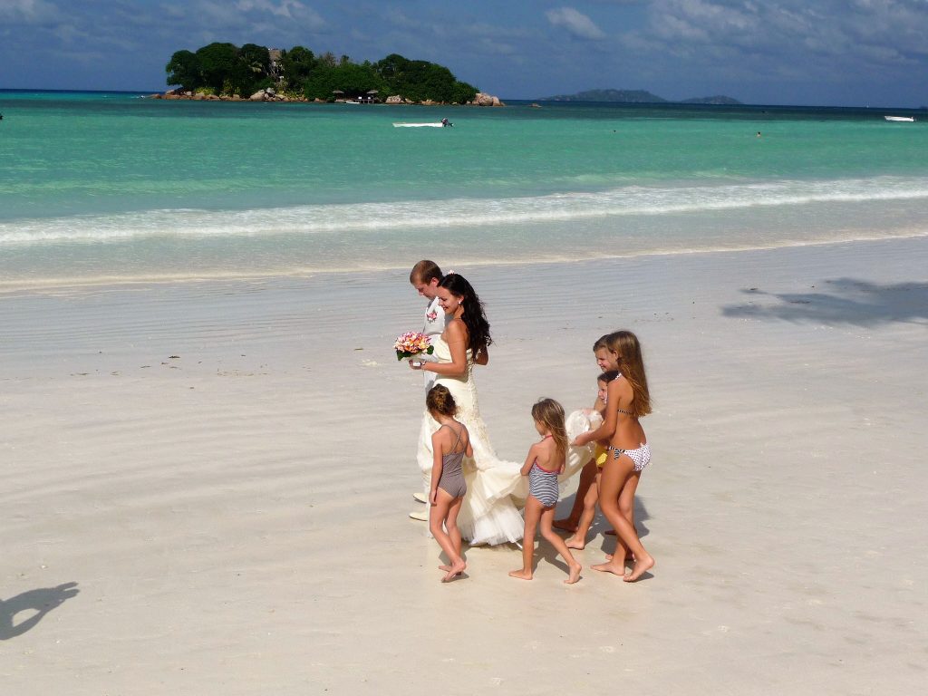 mariage sur la plage aux seychelles