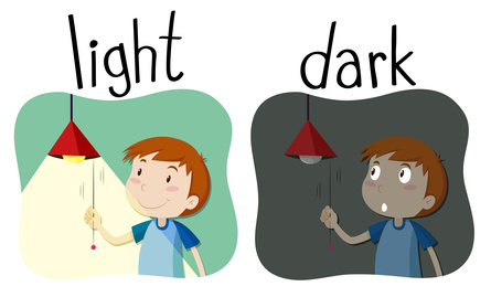Apprendre à son enfant à devenir écolo: éteindre la lumière quand il quitte une pièce