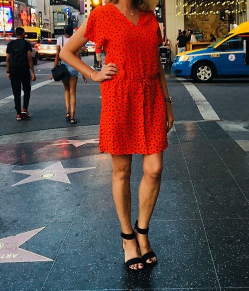 Robes rouge sur walk of frame Hollywood Blvd- Look Femmes Débordées