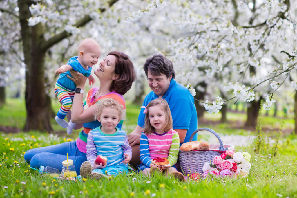 balade dans la nature en famille au printemps