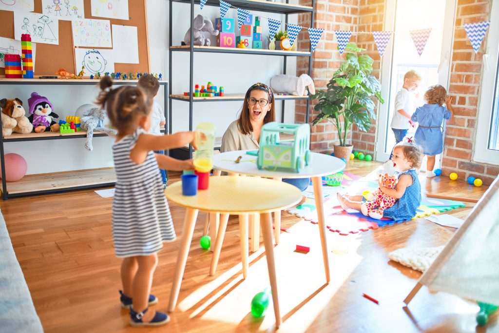 crèche avec enfants épanouis