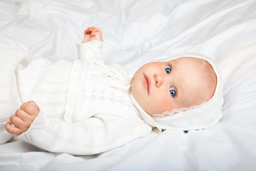 bébé en tenue confortable et chic