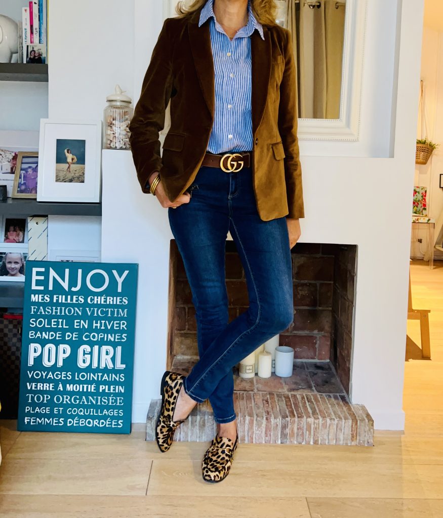 Veste camel et boots léopard - look Femmes Débordées