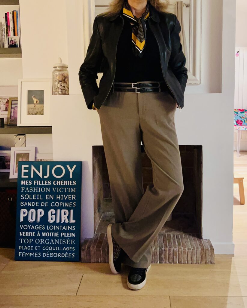 Cuir et pantalon fluide - Look femmes Débordées