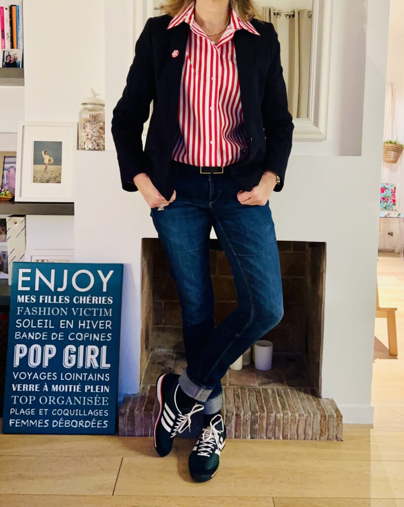 Touche de rouge - look Femmes Débordées