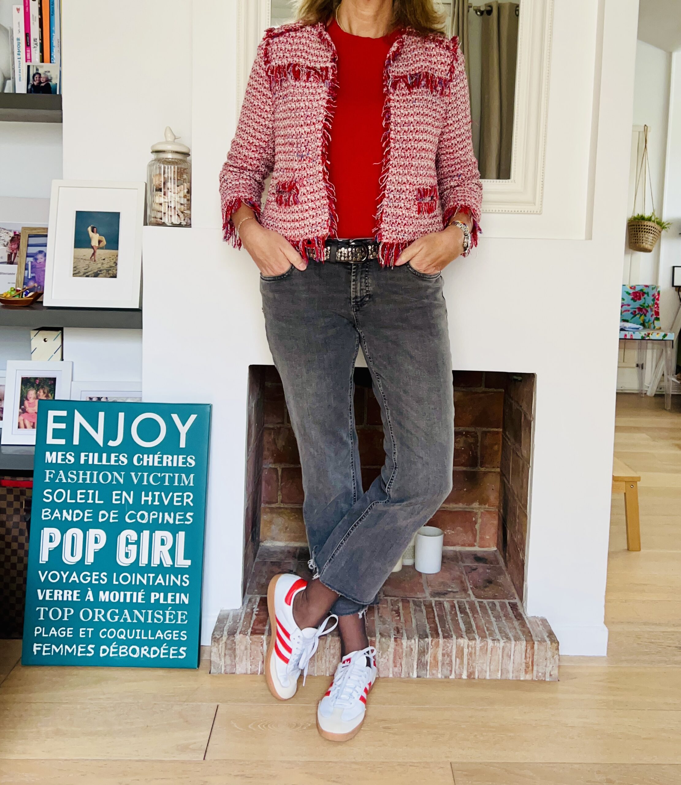 Rouge et gris - look Femmes Débordées