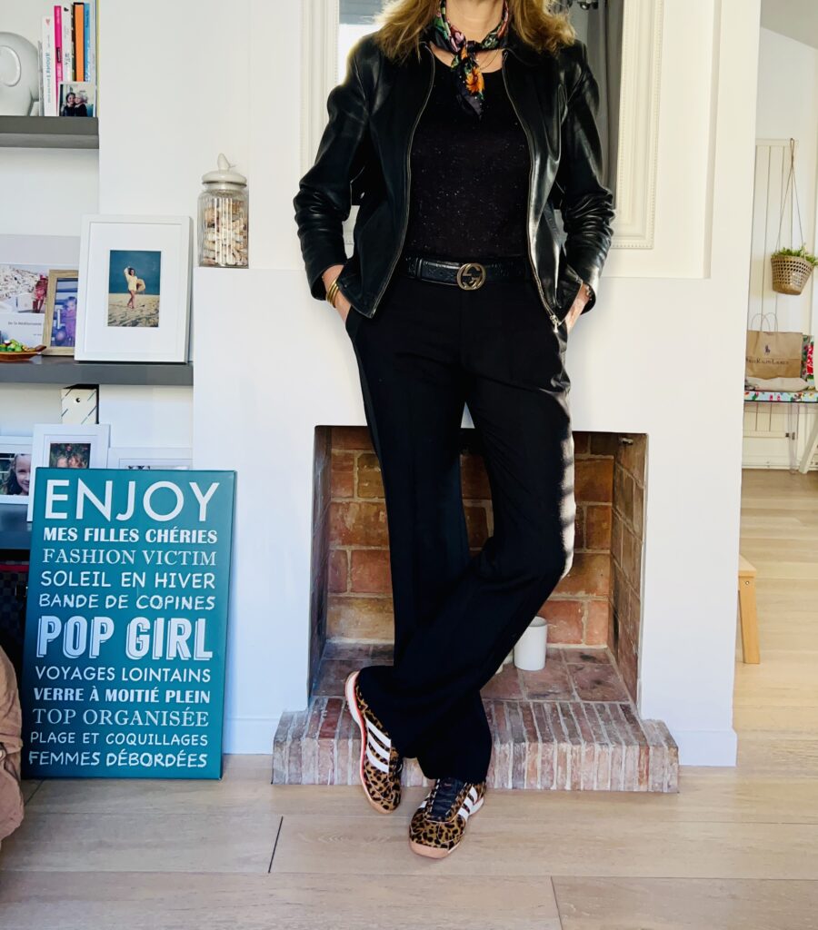look noir et baskets léopard - look femmes débordées
