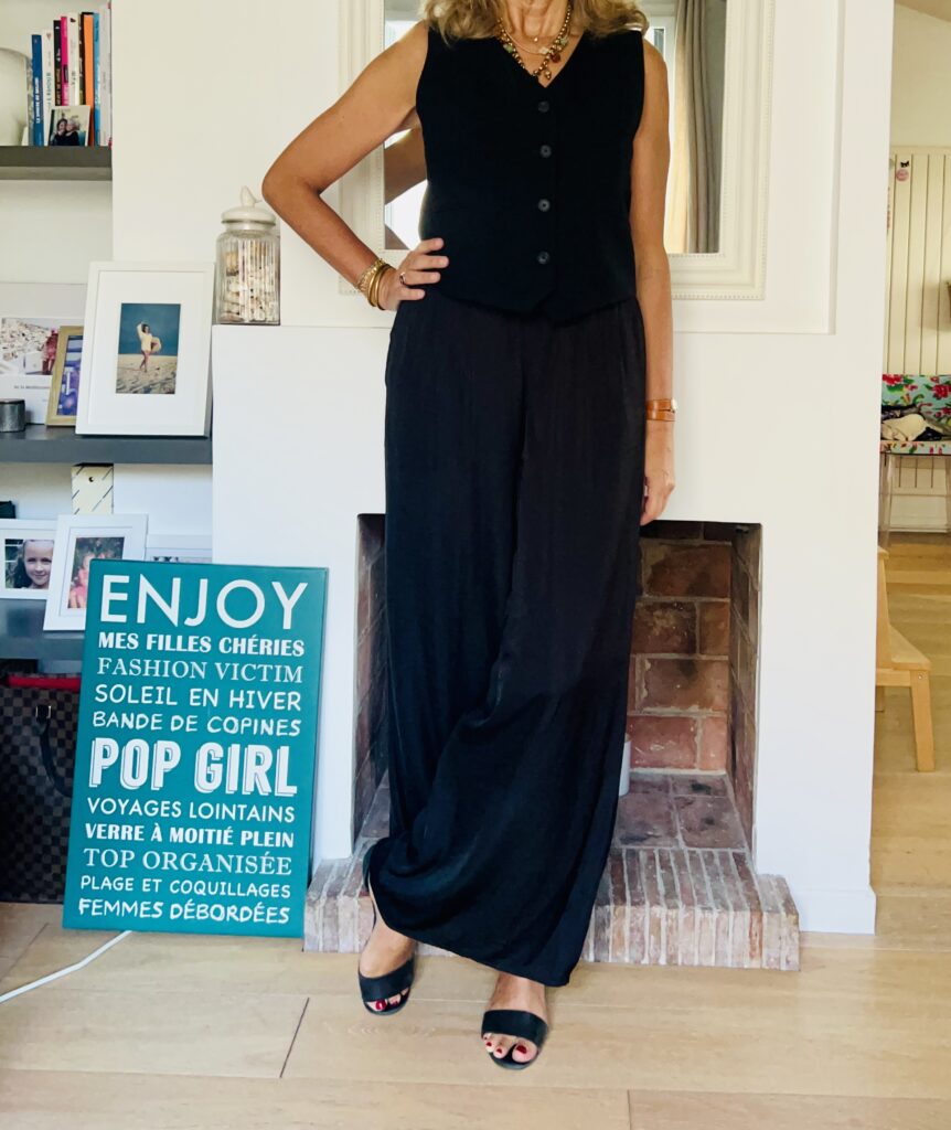 Total Black - look femmes débordées