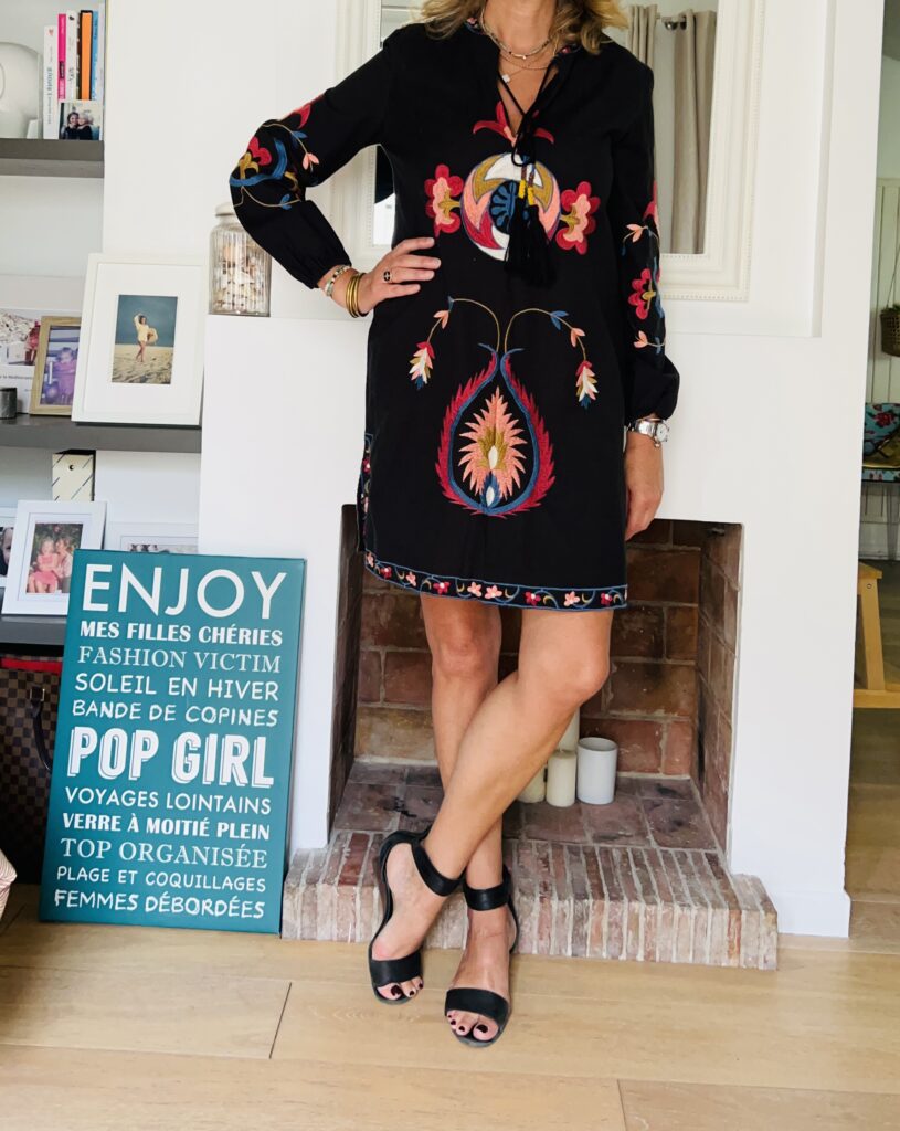 Robe brodée - Look Femmes Débordées