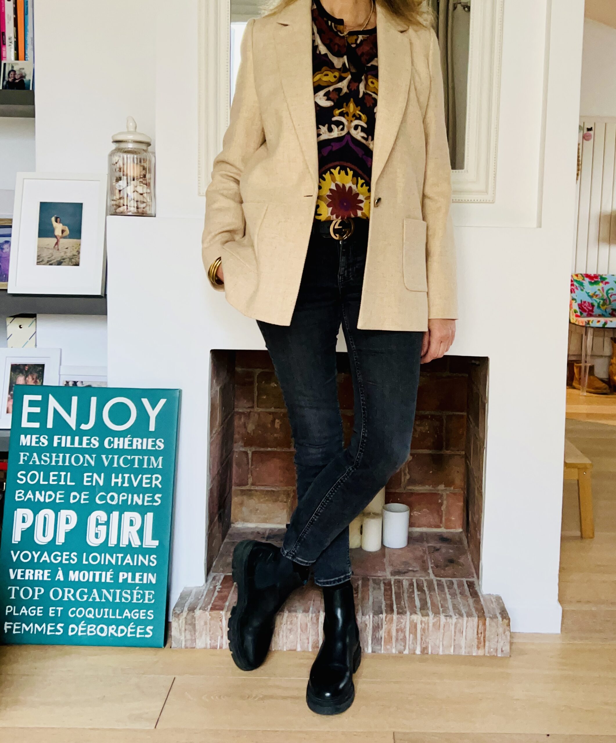 Veste crème et skinny noir - Look Femmes Débordées