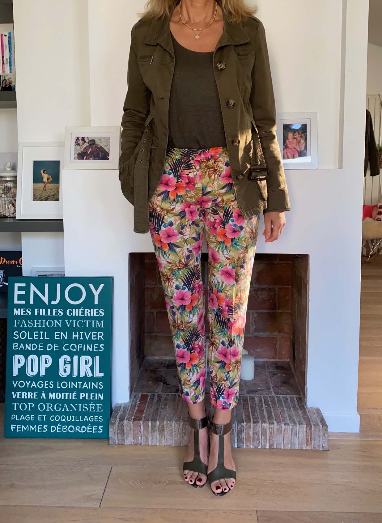 pantalon fleurs tropicales - look Femmes Débordées