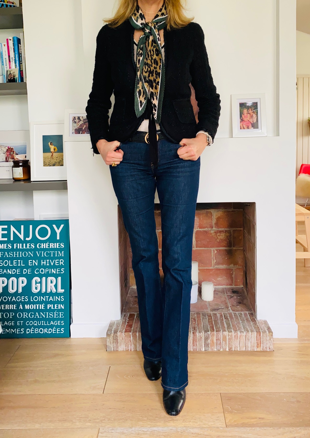 veste façon Chanel et jean flare - look Femmes débordées