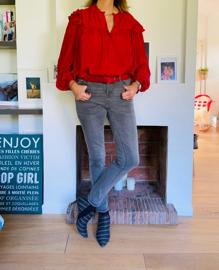 blouse rouge et slim gris - look Femmes Débordées