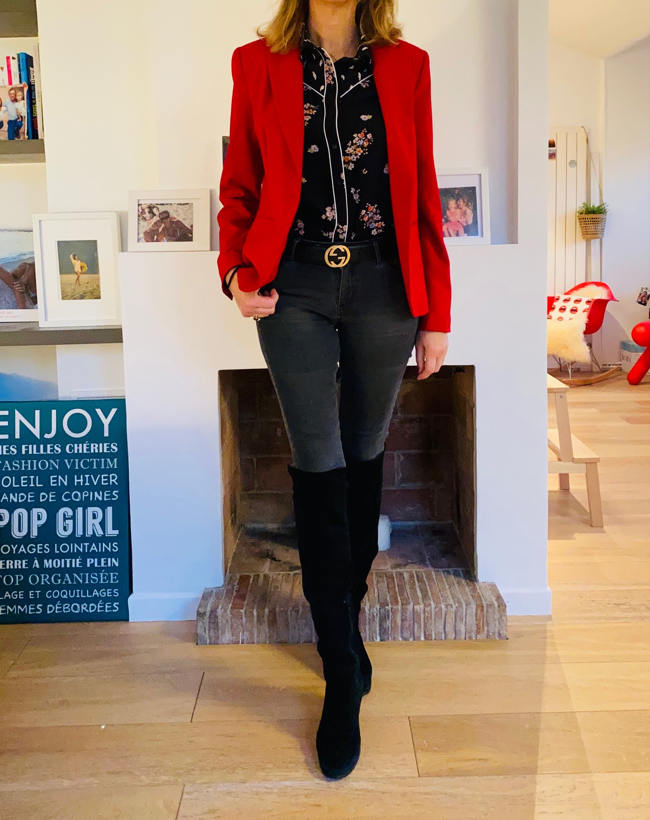 Veste rouge, slim et cuissardes - look Femmes Débordées