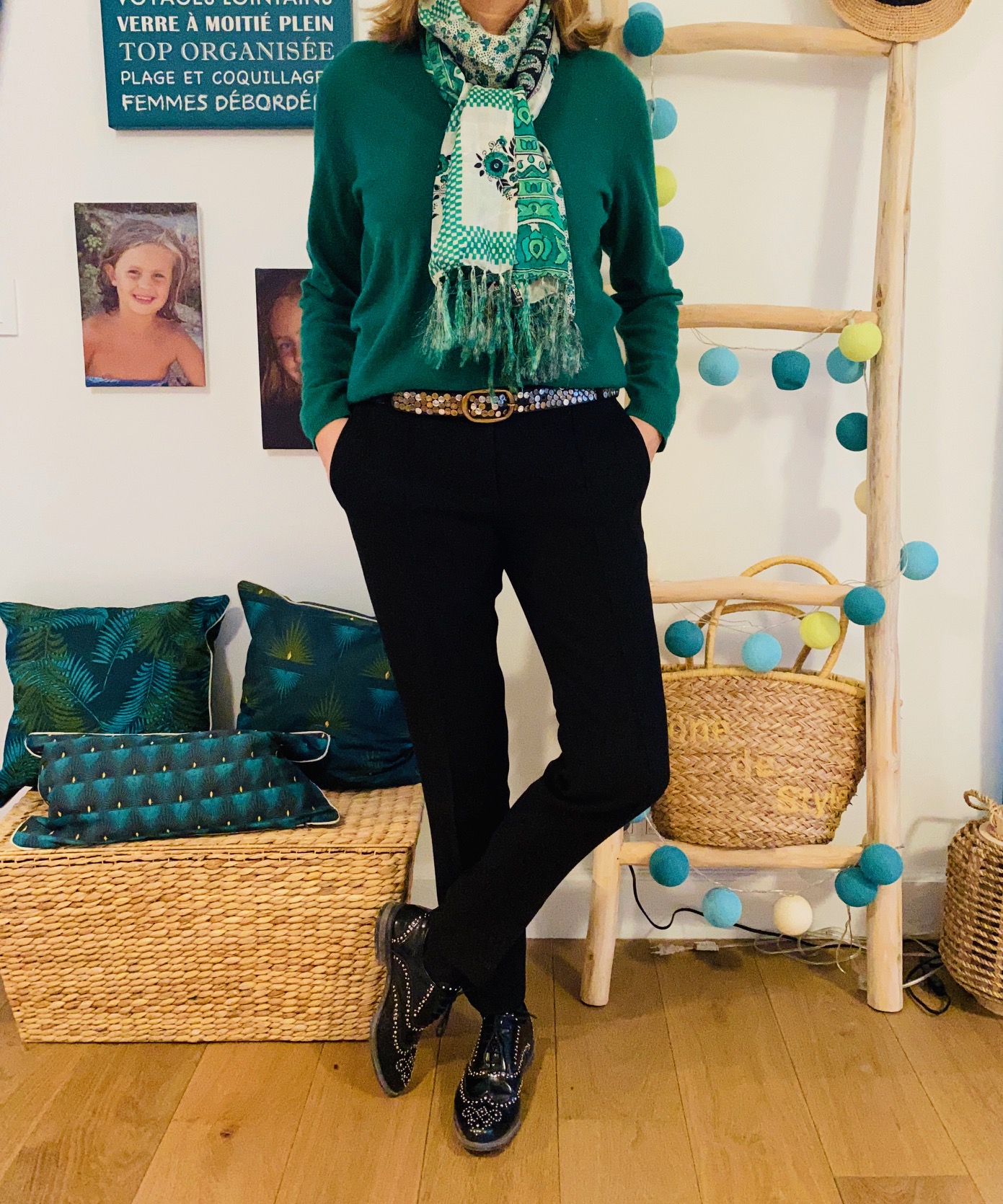 pull vert et foulard assorti - Look Femmes Débordées