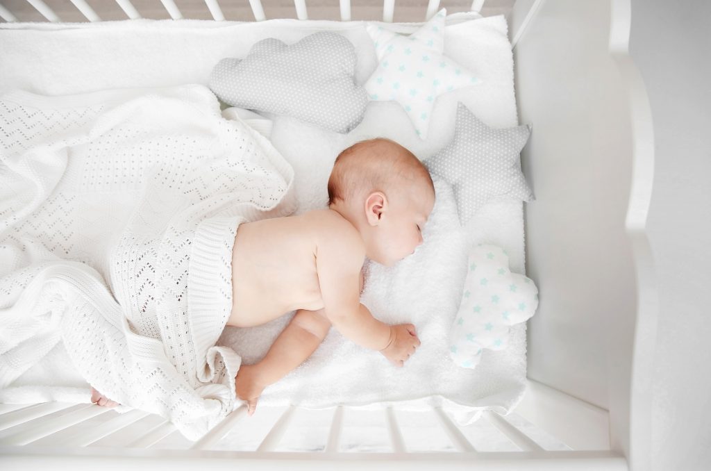 Comment adapter l'univers sommeil de bébé pour l'aider à mieux dormir ?