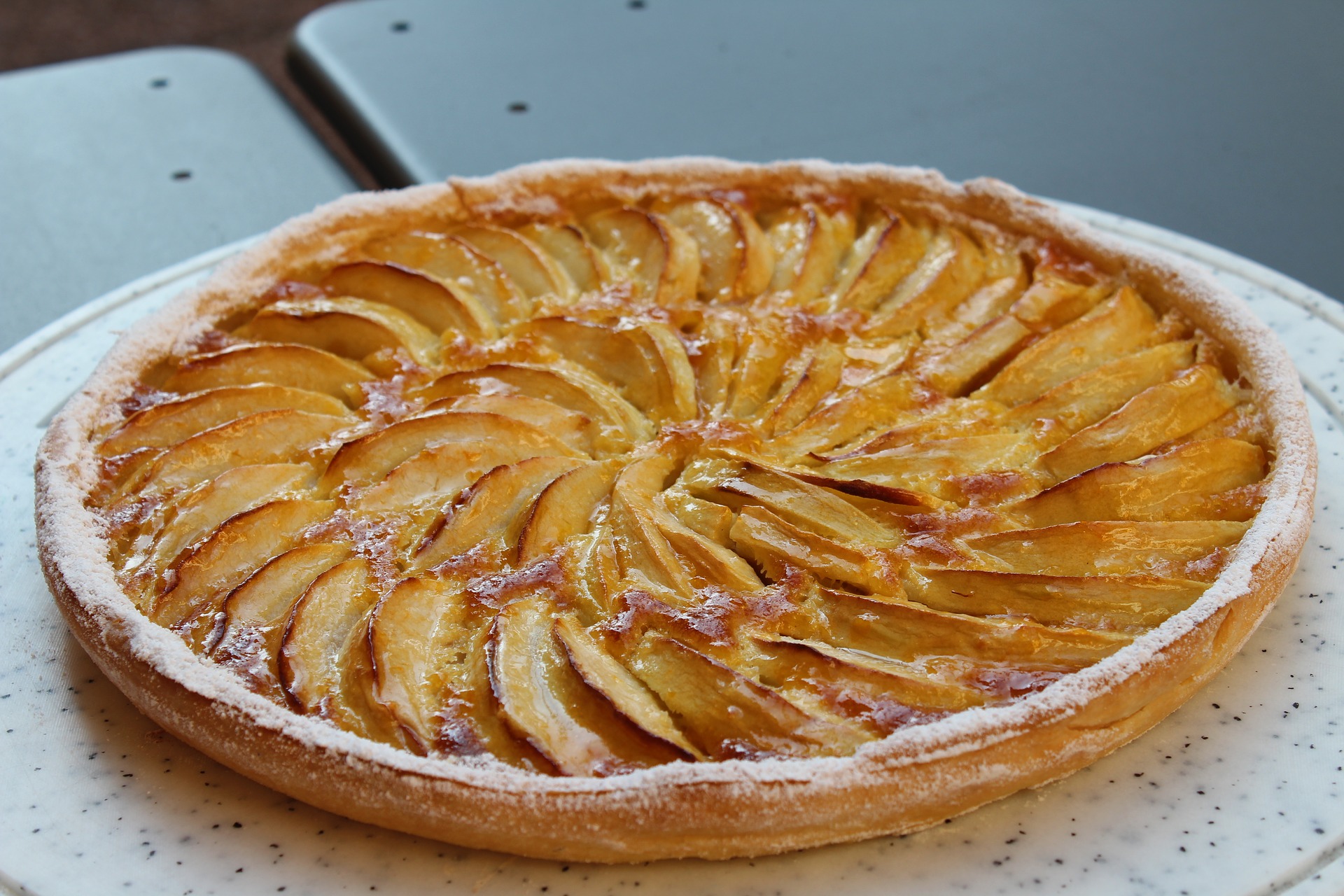 Открытый пай. Apple pie (яблочный пирог). Выпечка пирог МАНЗАНА. Шарлотка с яблоками. Яблочный пирог на Песочном тесте.